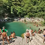 Via Benamati 3* كاغلي
