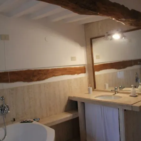 Oda ve Kahvaltı Via Benamati 3*