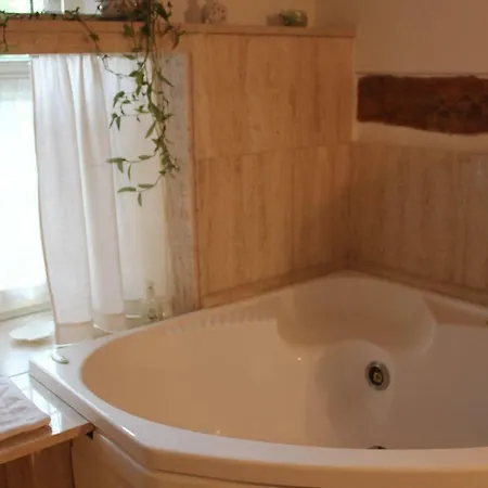 Oda ve Kahvaltı Via Benamati 3*